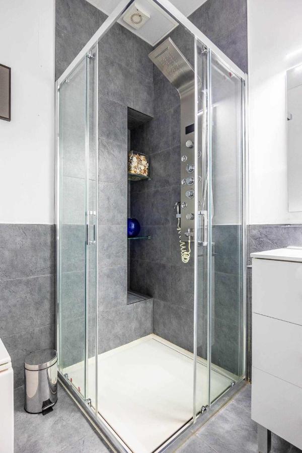 Comfy Away - Apartamento Exclusivo Mercado De Triana Con Balcon Sevilla Eksteriør bilde